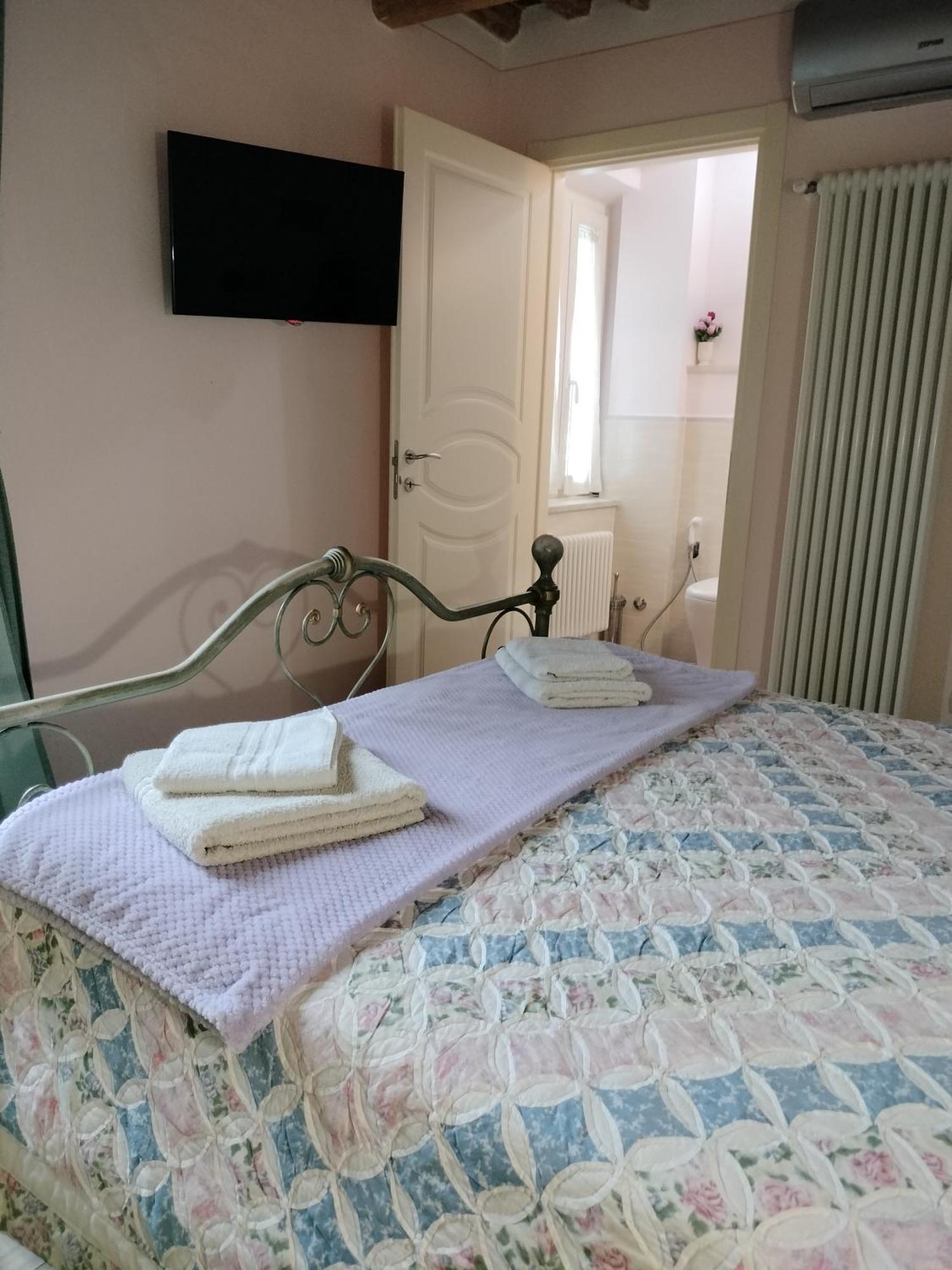 B&B La Rosa Nel Verde Lucca Buitenkant foto